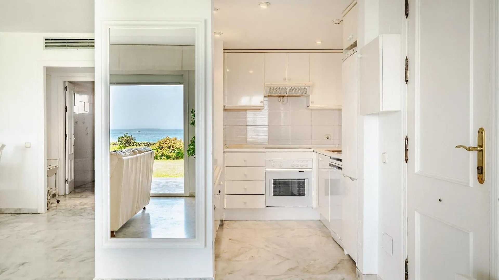41 Front Row Beach Panoramic Sea View In Estepona Apartment