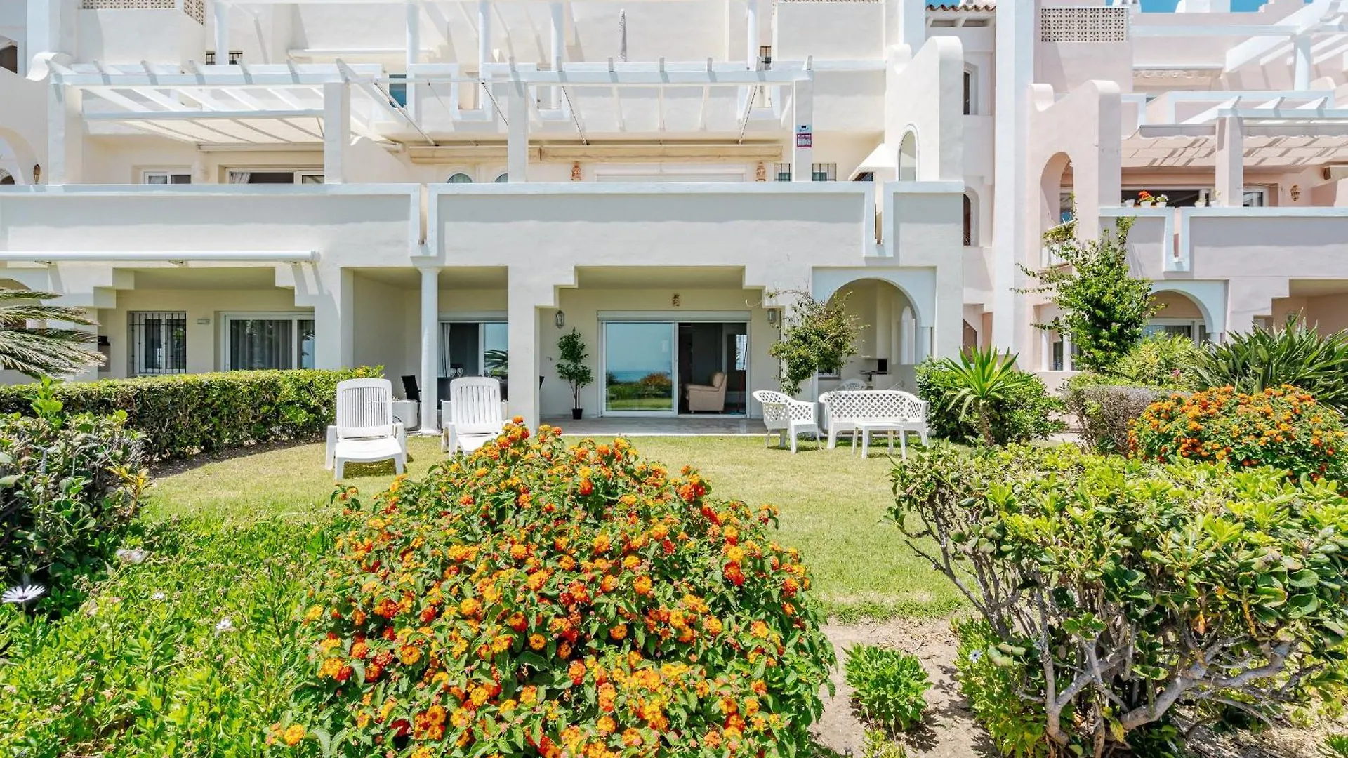 41 Front Row Beach Panoramic Sea View In Estepona Apartment